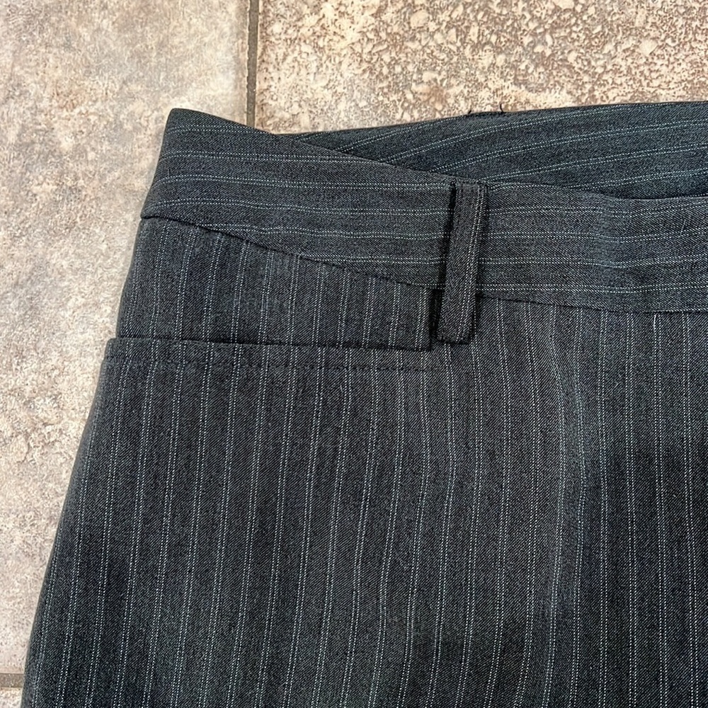 Covington Vanessa pants, dark grey pinstripe, size 14 GUC! - Picture 2 of 5